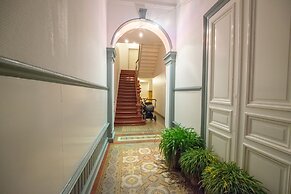 Large City Center Apartment