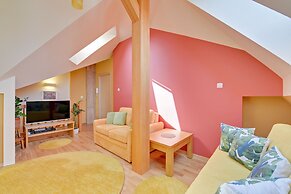 Lion Apartments - Avocado