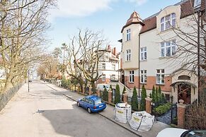 Lion Apartments - Avocado