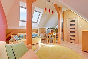 Lion Apartments - Avocado