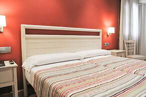 Hostal y Albergue Haizea - Hostel