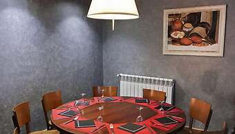 Hostal y Albergue Haizea - Hostel