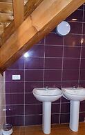 Hostal y Albergue Haizea - Hostel