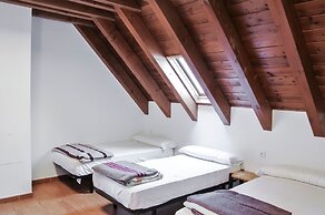 Hostal y Albergue Haizea - Hostel