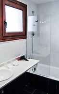 Hostal y Albergue Haizea - Hostel