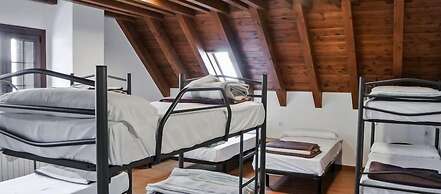 Hostal y Albergue Haizea - Hostel