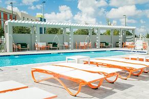 Holiday Inn & Suites Orlando - International Dr S, an IHG Hotel