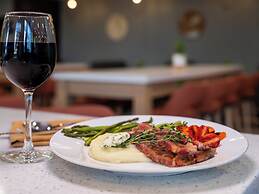 Holiday Inn & Suites Orlando I-Drive Theme Parks by IHG