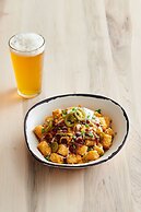 Holiday Inn & Suites Orlando I-Drive Theme Parks by IHG