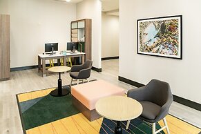 Holiday Inn & Suites Orlando I-Drive Theme Parks by IHG