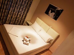 Blue Moon Apartments