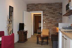 Apartments and Room Thea
