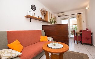 Apartments and Room Thea