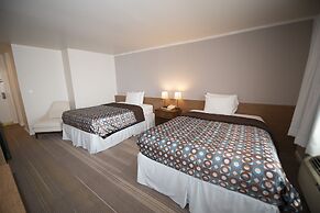 Brookhurst Plaza Inn