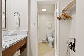 Brookhurst Plaza Inn