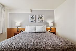 Brookhurst Plaza Inn