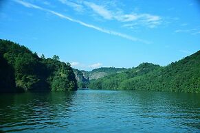 Taining Happy Stone Duplex Apartment