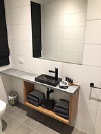 Timber Door Luxury Accommodation Geelong