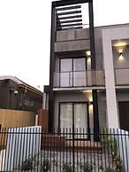 Timber Door Luxury Accommodation Geelong