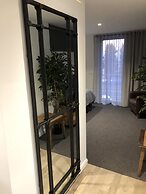 Timber Door Luxury Accommodation Geelong