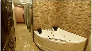 Grand Krisa Resort & Spa