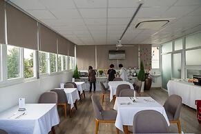 Parkhill Hotel & Apartment