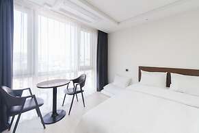 The Venezia Suite Hotel