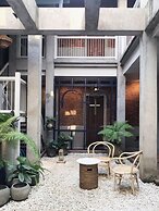 KhunLuang Hostel - Adults Only