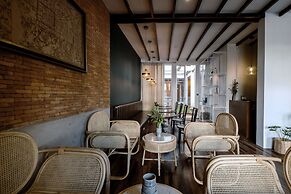 KhunLuang Hostel - Adults Only