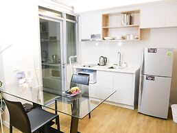 Locals Sathorn Siamese Nang Linchee