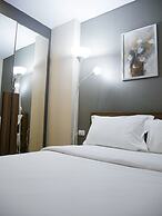 Locals Sathorn Siamese Nang Linchee