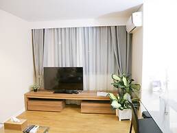 Locals Sathorn Siamese Nang Linchee