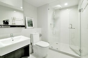 Locals Sathorn Siamese Nang Linchee