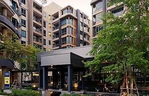 Locals Sathorn Siamese Nang Linchee