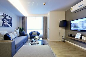 Locals Sathorn Siamese Nang Linchee