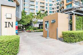 Locals Sathorn Siamese Nang Linchee