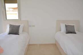 Renovated White 3BD next to Beach - Pool