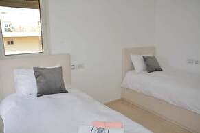 Renovated White 3BD next to Beach - Pool