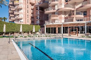 Renovated White 3BD next to Beach - Pool