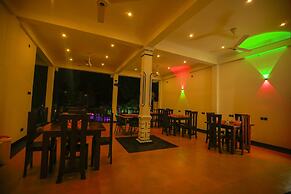 Yala Hotel River Front