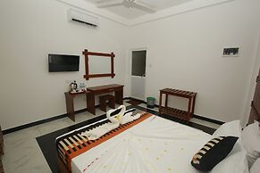 Yala Hotel River Front