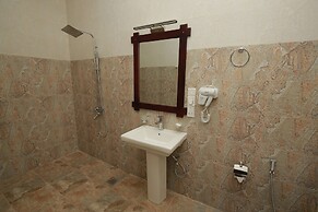 Yala Hotel River Front