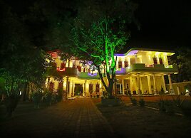 Yala Hotel River Front