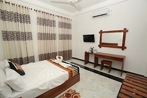 Yala Hotel River Front