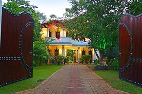 Yala Hotel River Front