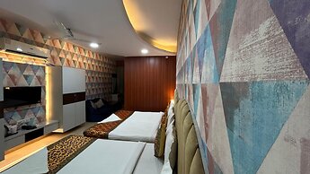 Hotel Sahu Near Kashi Vishwanath Temple Gate