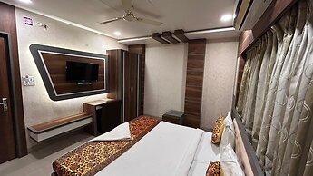 Hotel Sahu Near Kashi Vishwanath Temple Gate