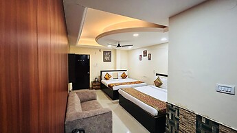 Hotel Sahu Near Kashi Vishwanath Temple Gate