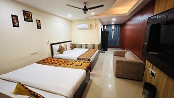 Hotel Sahu Near Kashi Vishwanath Temple Gate