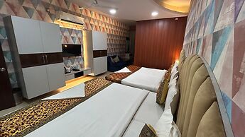 Hotel Sahu Near Kashi Vishwanath Temple Gate